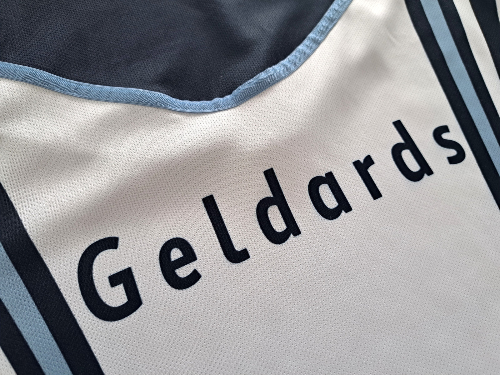 2011/12 Cardiff Blues Away Rugby Shirt (M)
