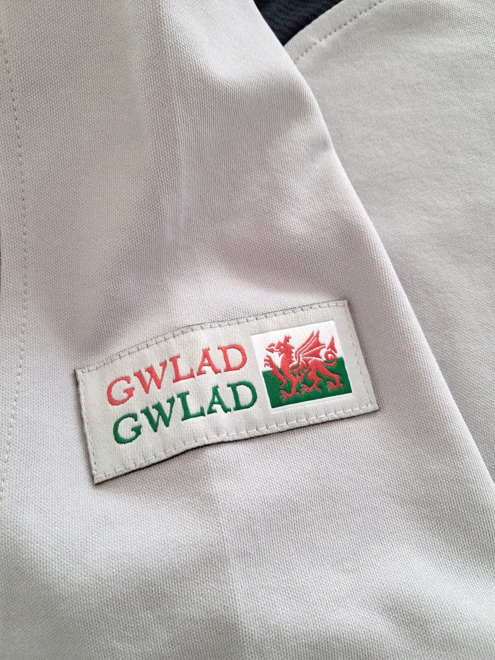 2006/07 Wales Away Pro-Fit Rugby Shirt (S)