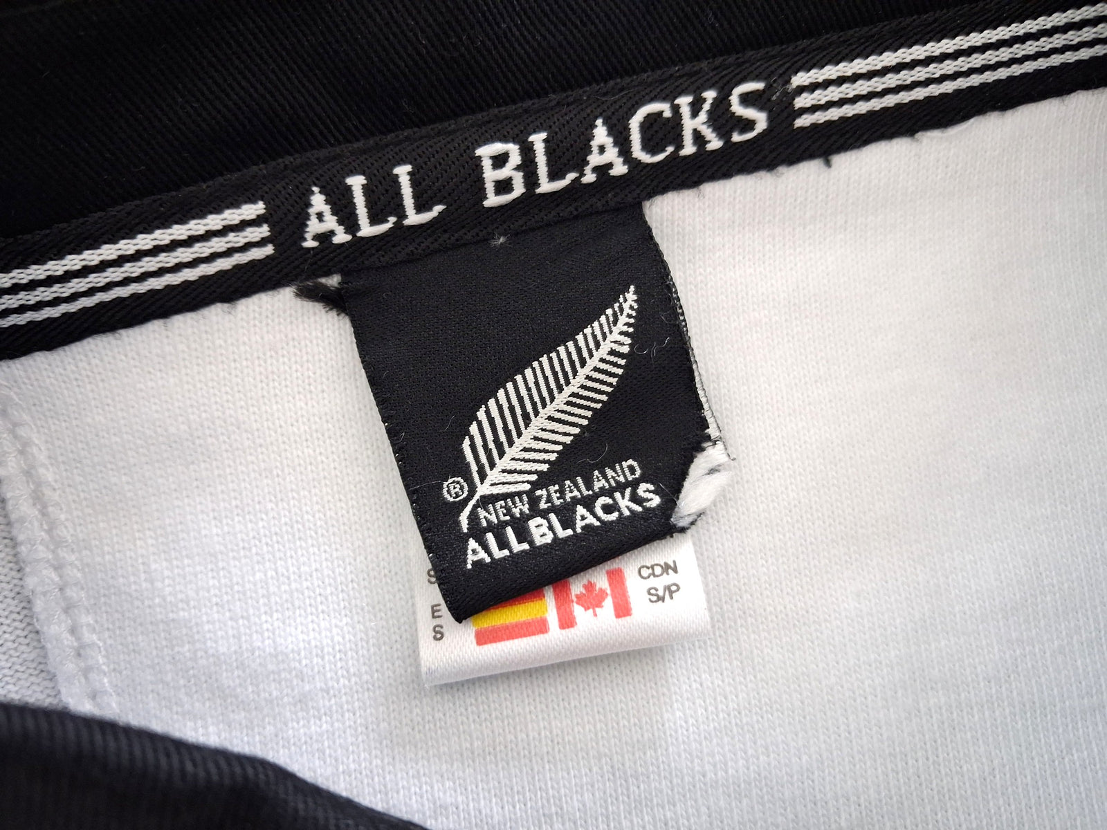 1999 New Zealand Away Rugby Shirt. (XL)