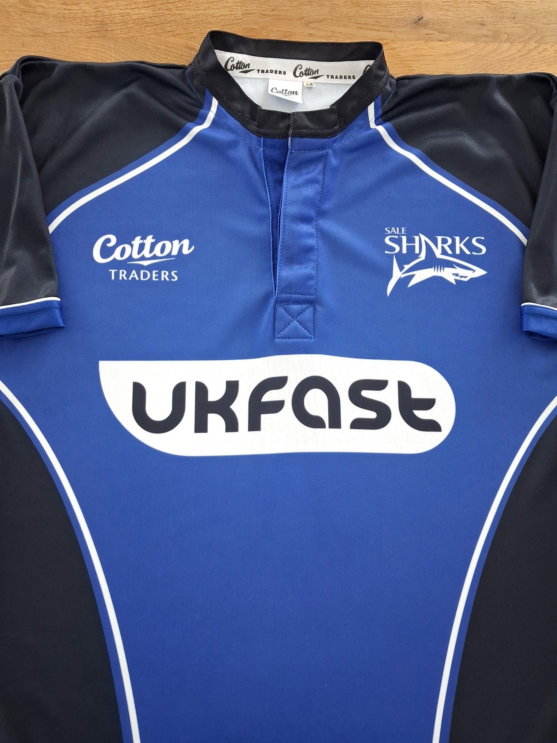 2009/10 Sale Sharks Training Shirt
