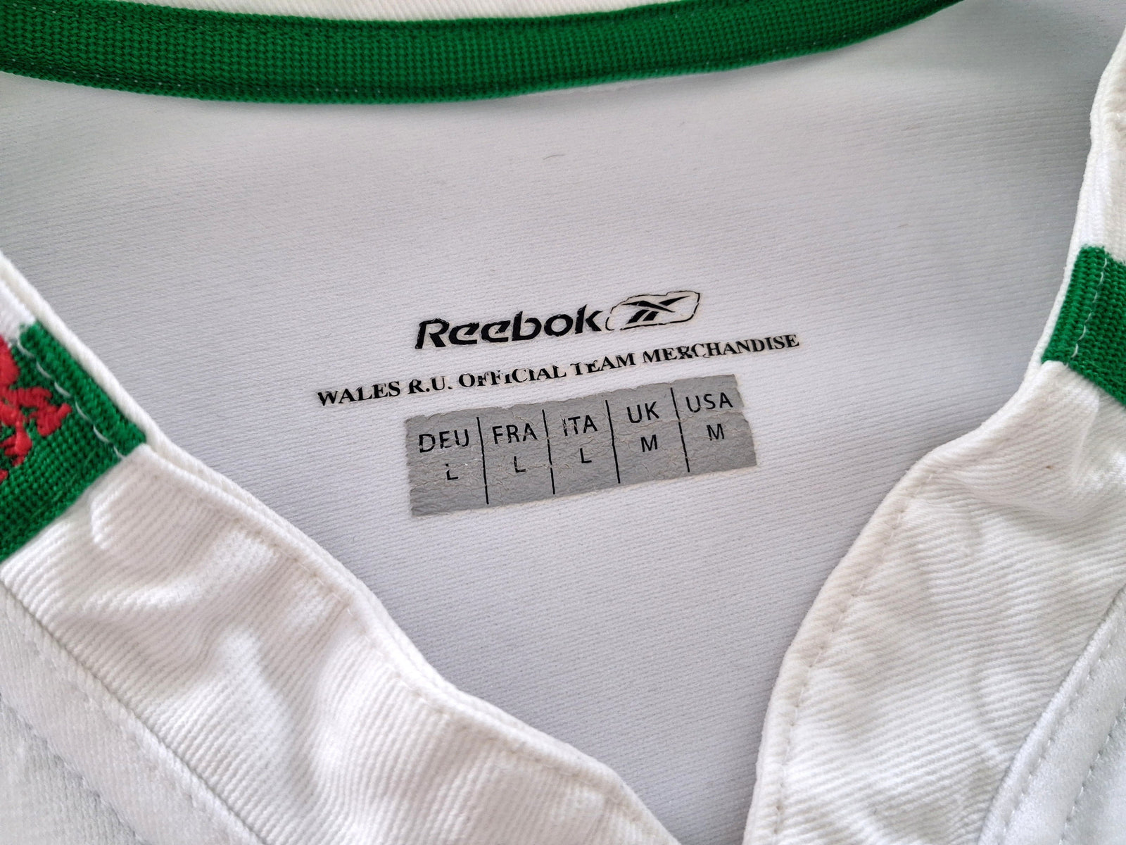 2004/05 Wales Away Pro-Fit Rugby Shirt (S)