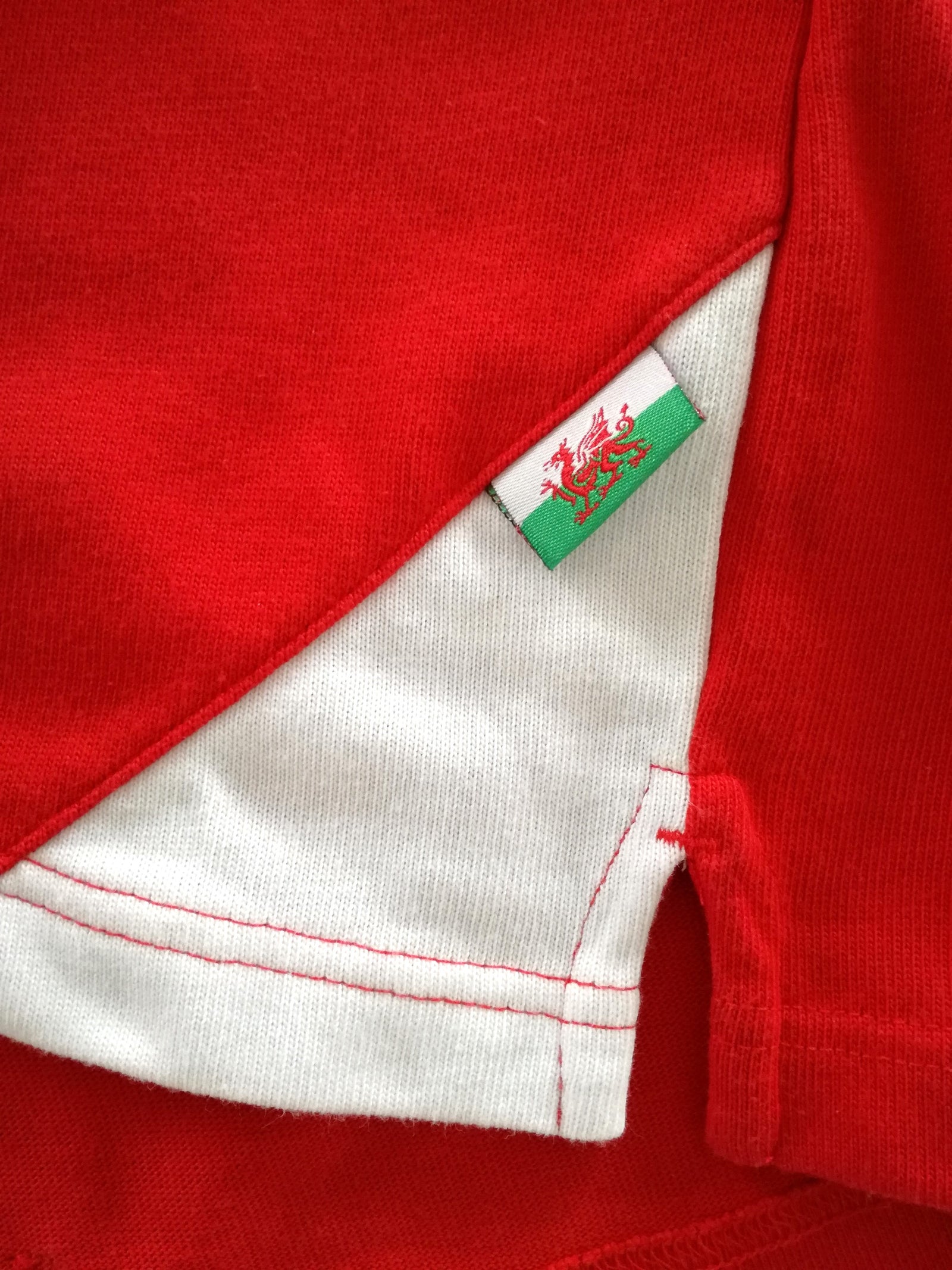 1998/99 Wales Home Rugby Shirt. (XL)