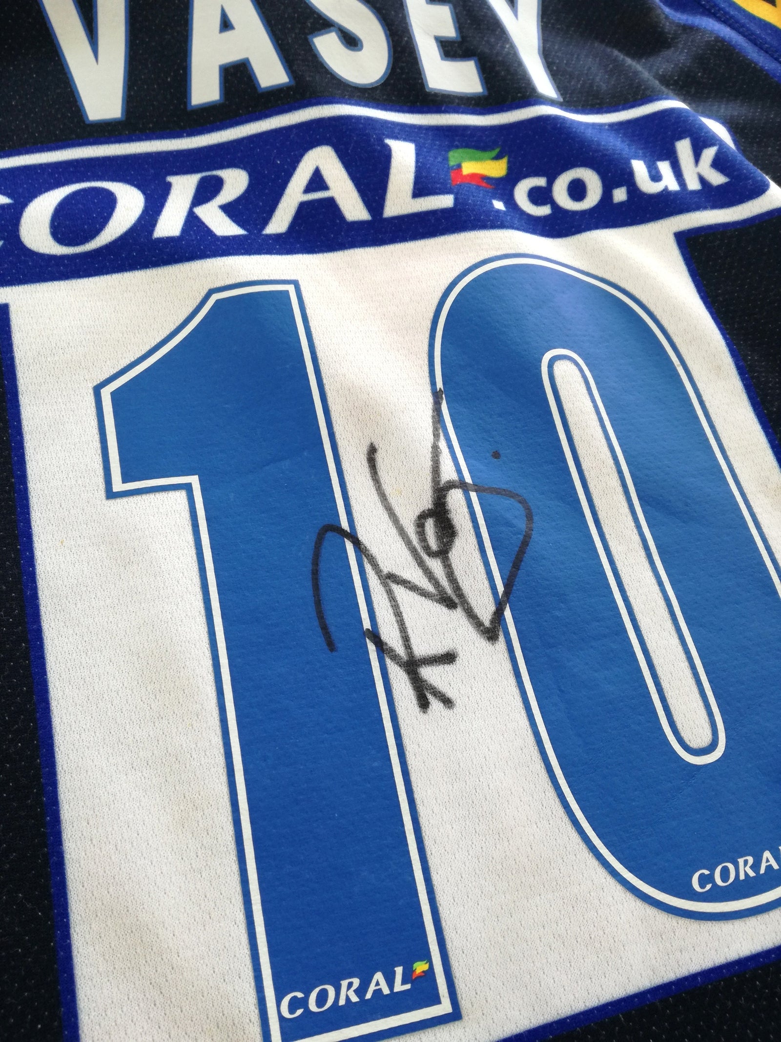 2007/08 Leeds Carnegie Home Premiership Player Issue Rugby Shirt Vasey #10 (Signed) (S)