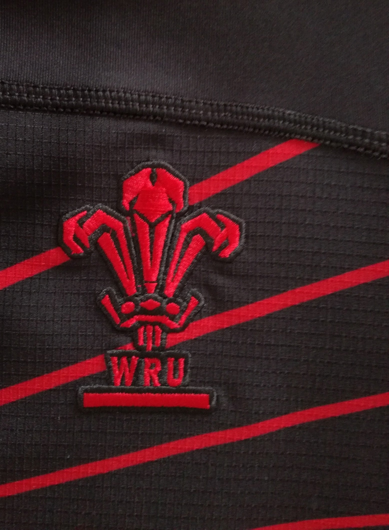 2021/22 Wales Player Issue Training Shirt (M)