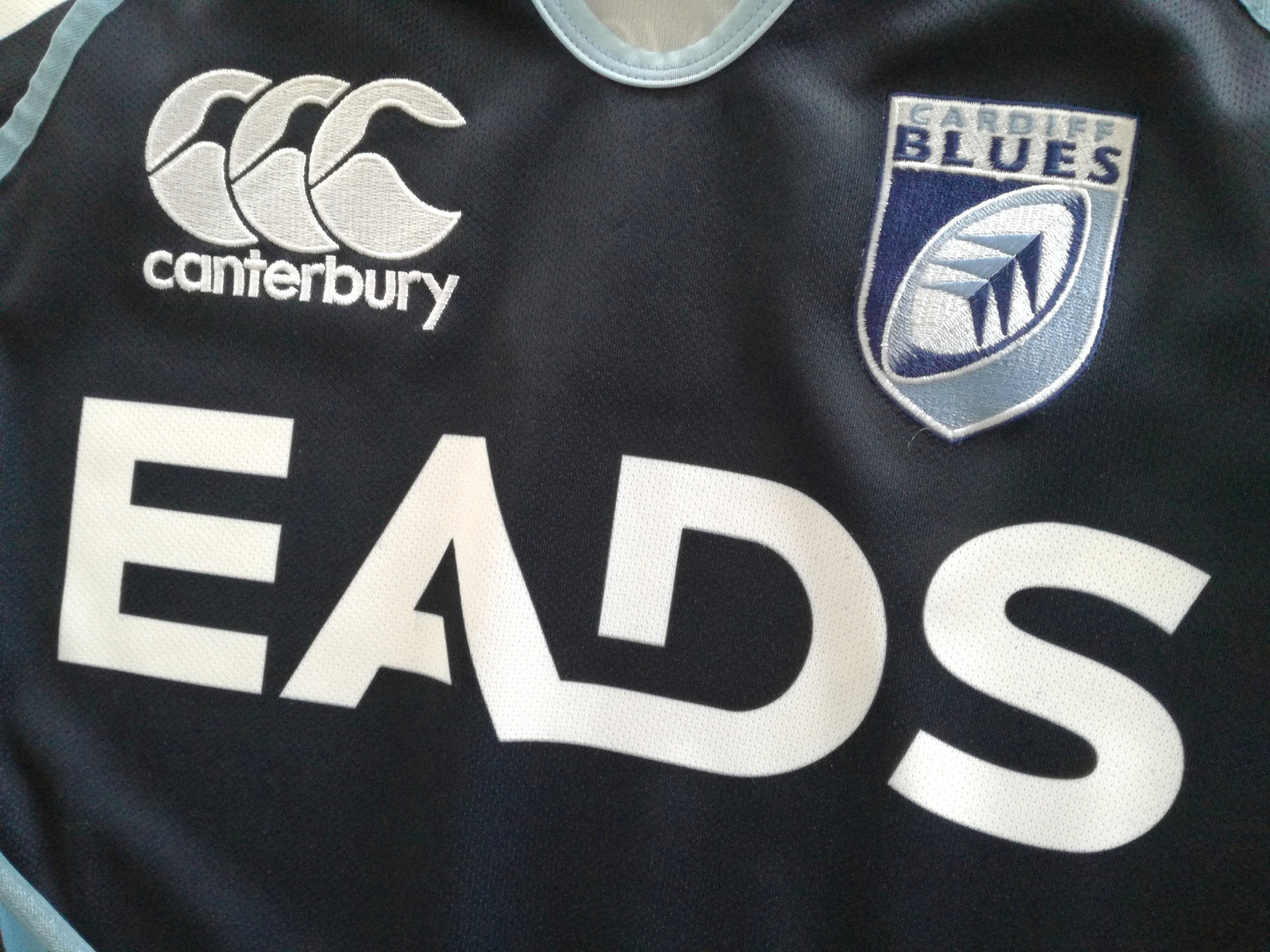2011/12 Cardiff Blues Away Rugby Shirt (M)