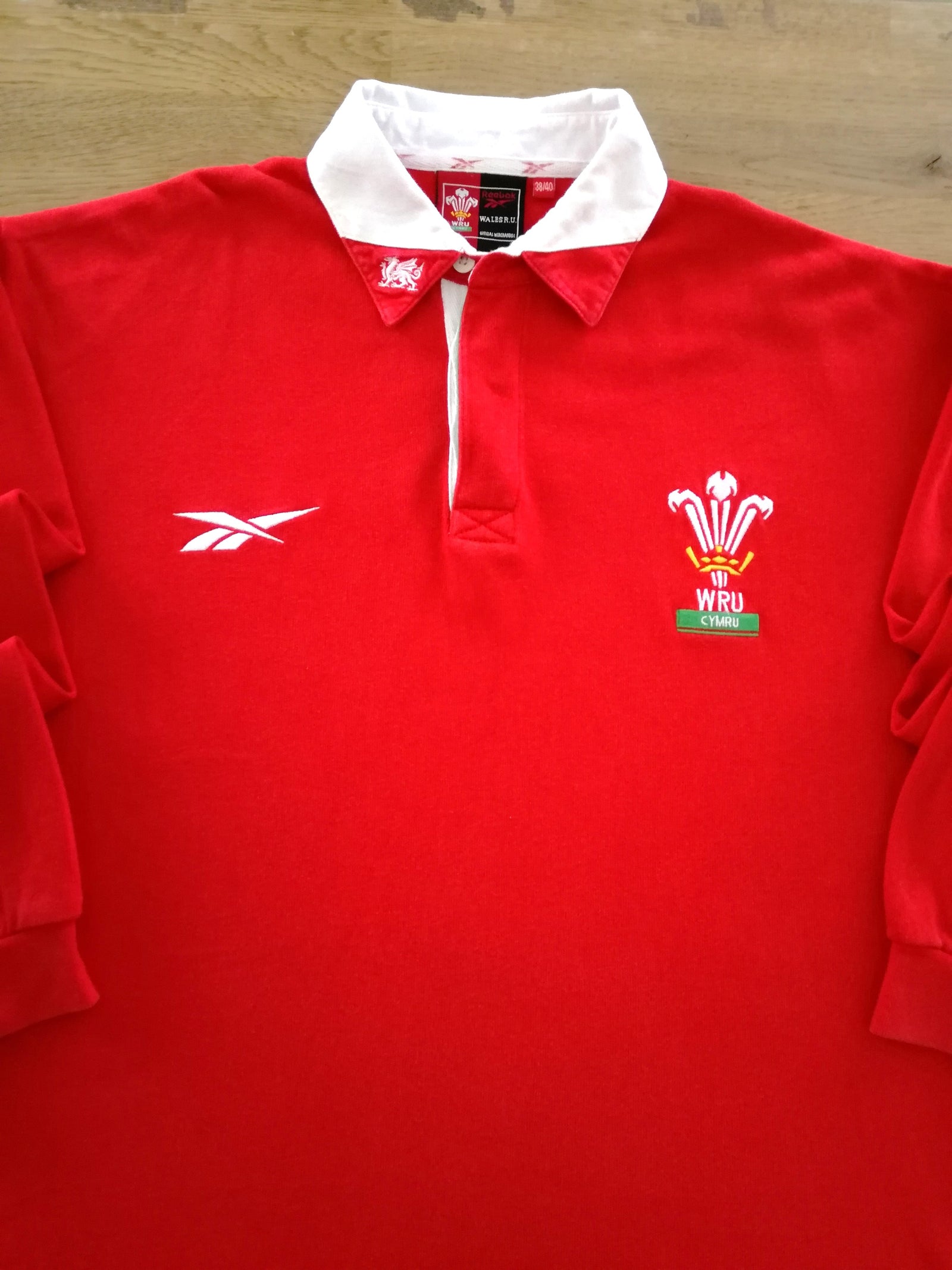 1998/99 Wales Home Rugby Shirt. (L)