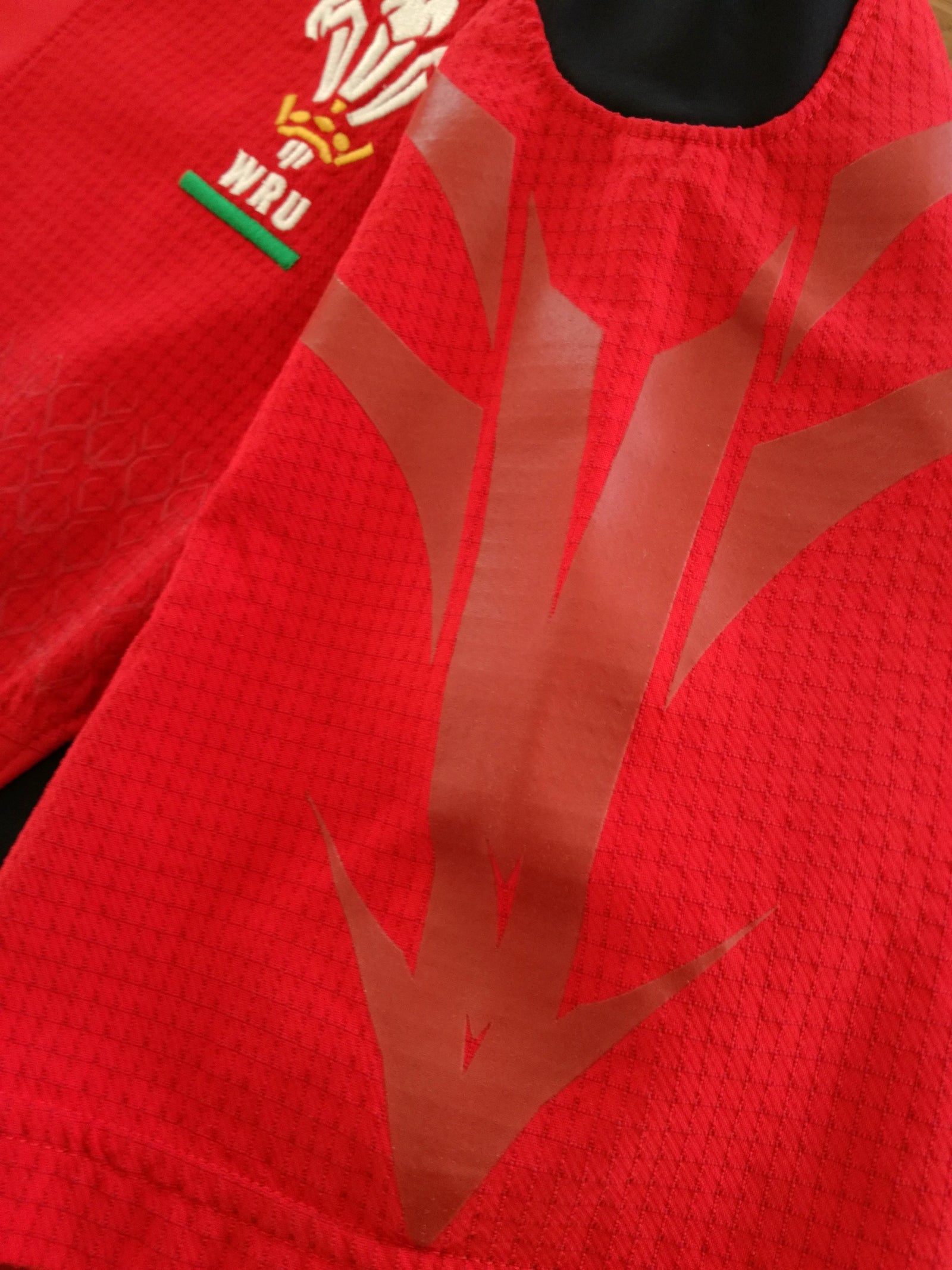2013/14 Wales Home Player Issue Rugby Shirt (M)