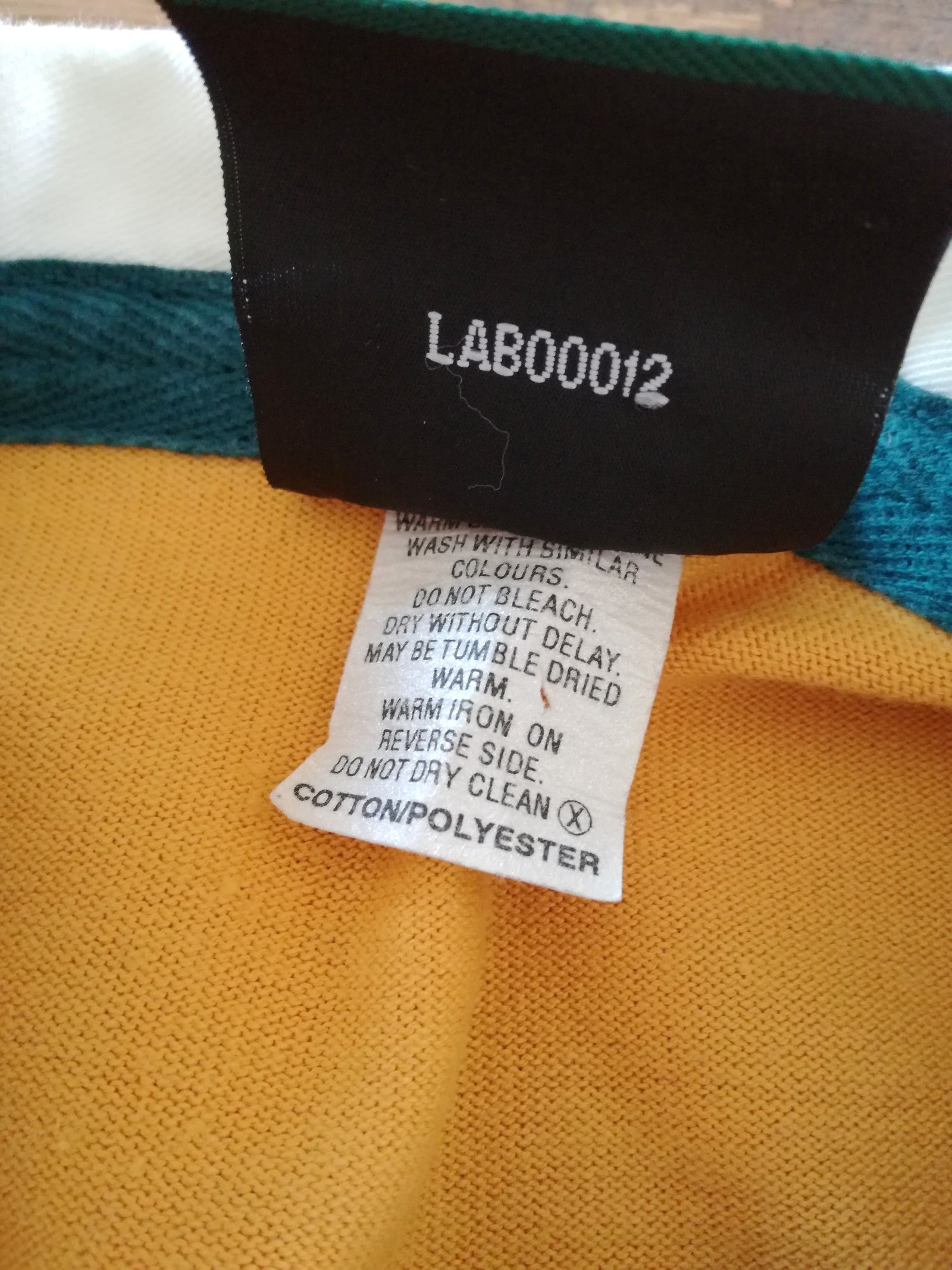 2000 Australia Home Rugby Shirt. (L)