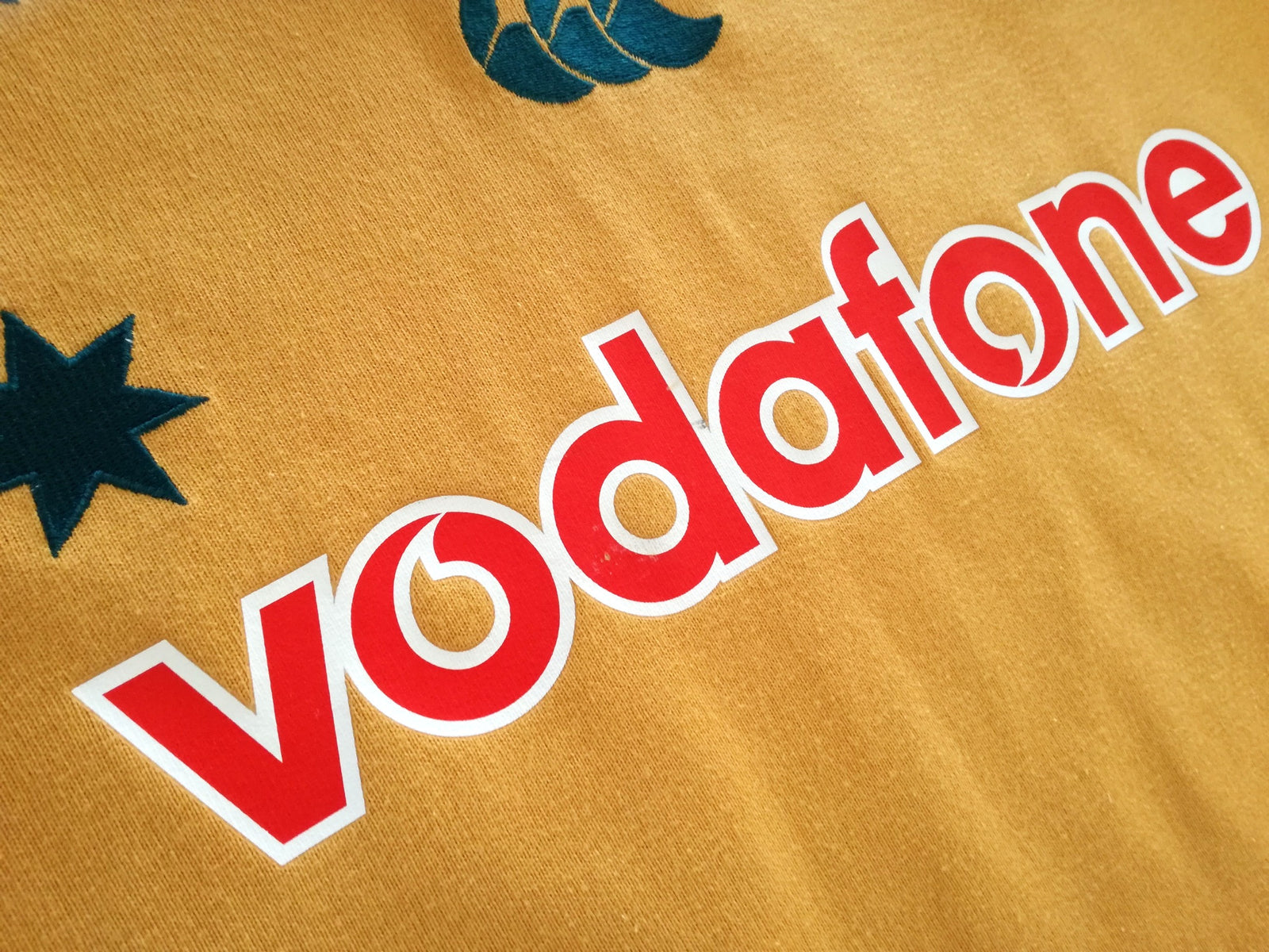 2000 Australia Home Rugby Shirt. (L)