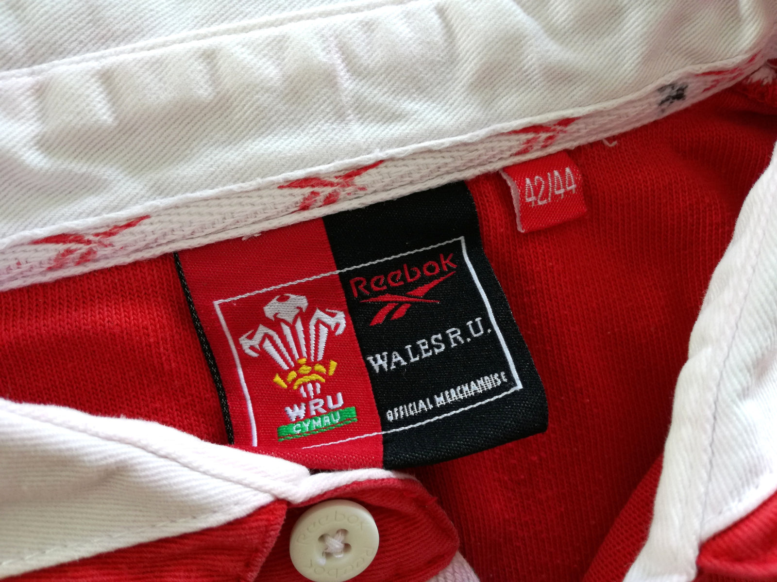 1998/99 Wales Home Rugby Shirt. (L)