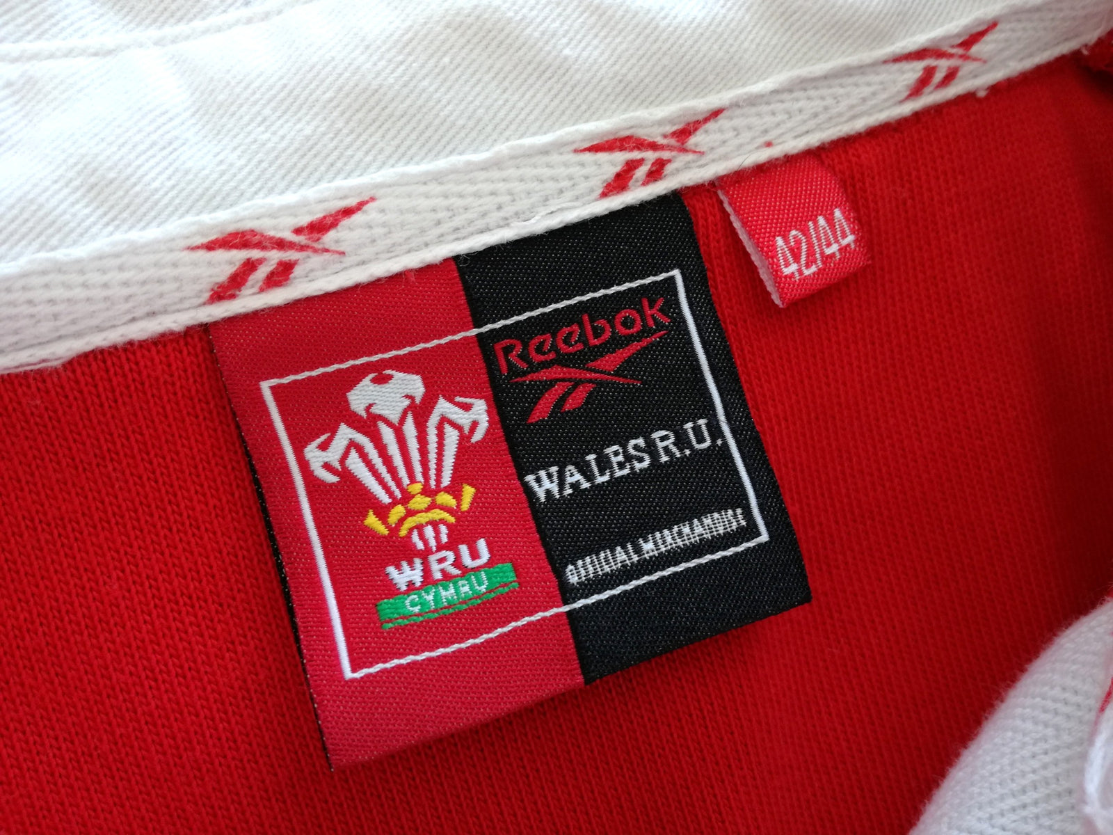 1998/99 Wales Home Rugby Shirt. (L)