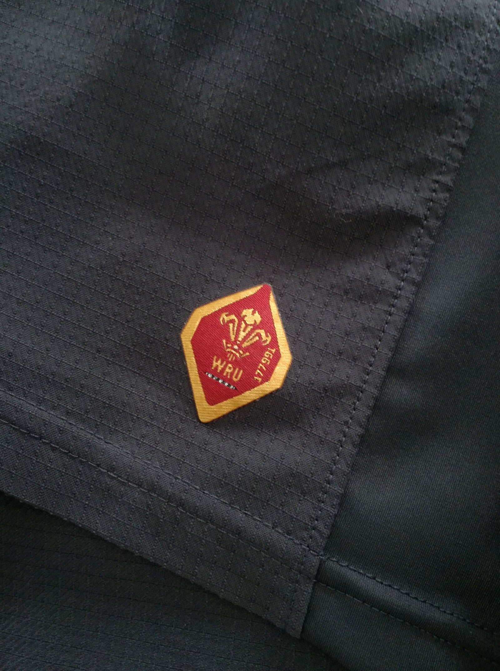 2015/16 Wales Away 'Fitted' Rugby Shirt (XL)