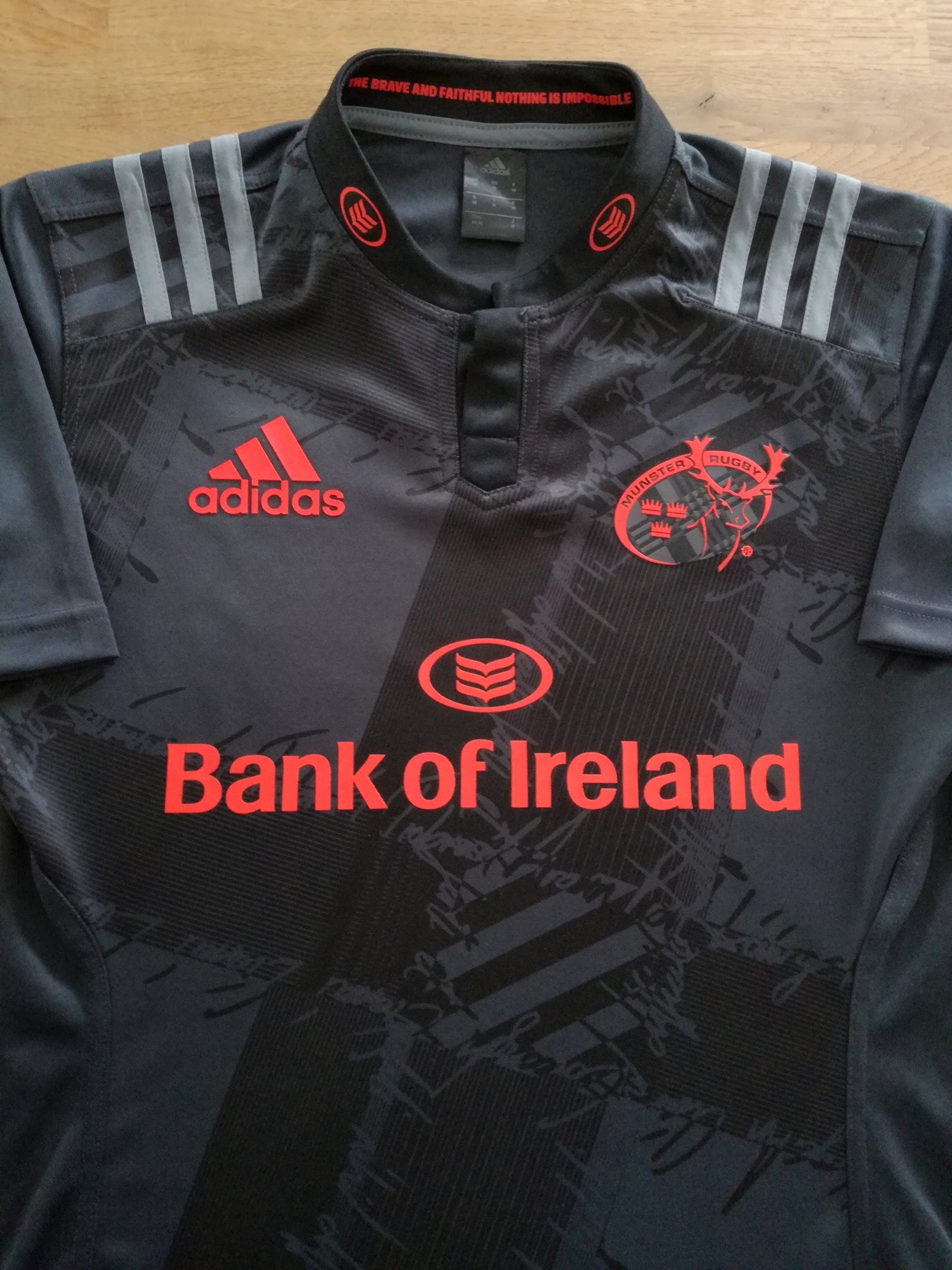 2015/16 Munster Away Rugby Shirt