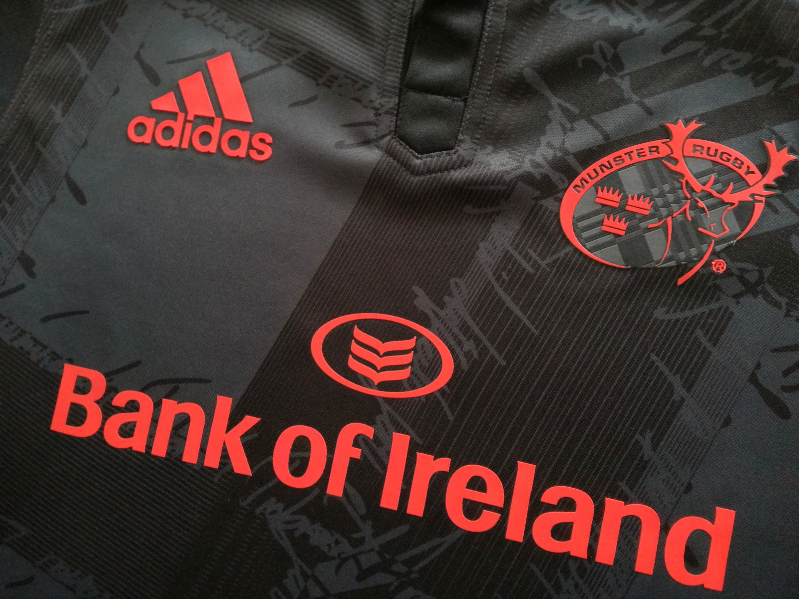 2015/16 Munster Away Rugby Shirt (M)
