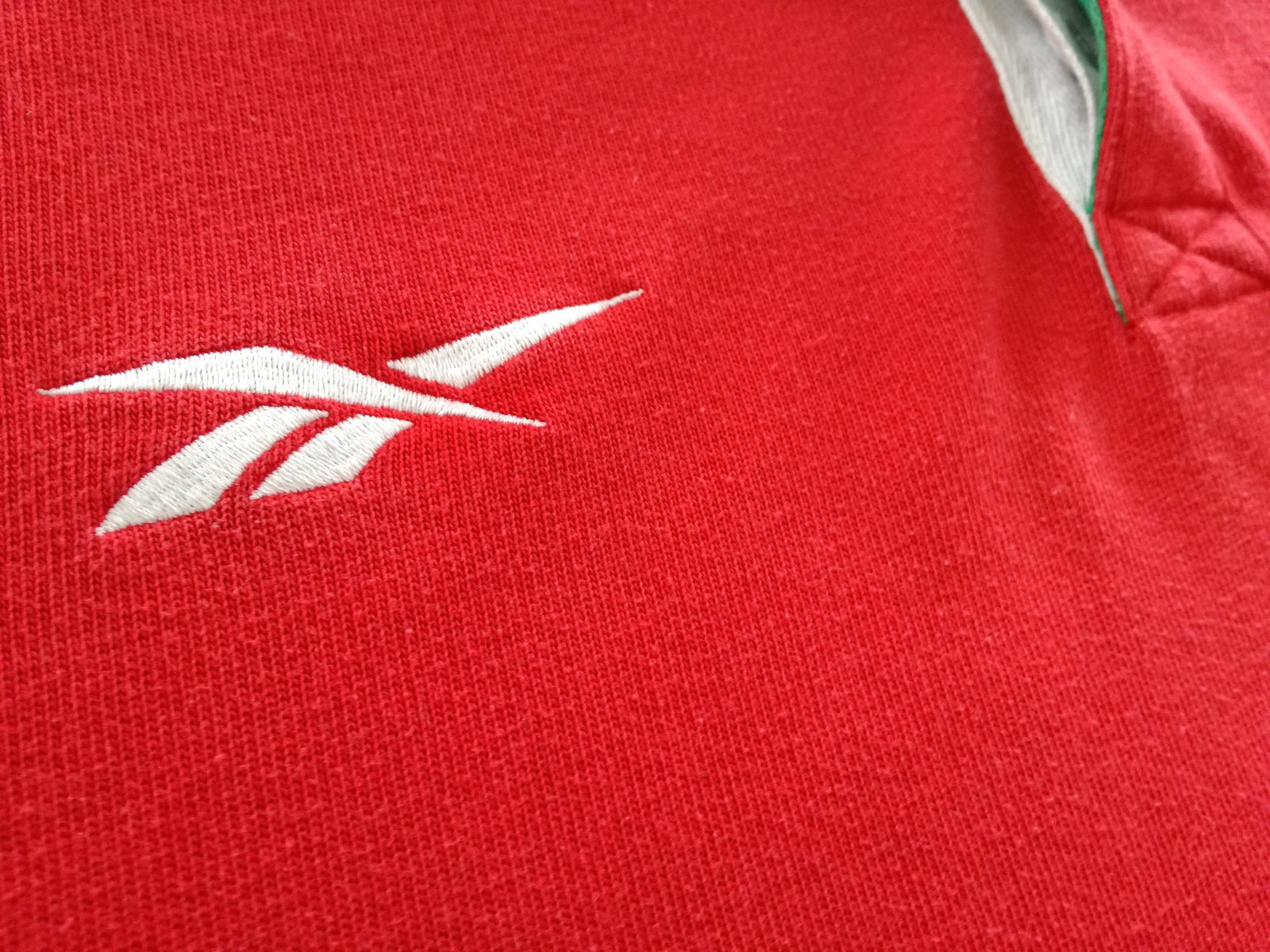 1998/99 Wales Home Rugby Shirt. (L)