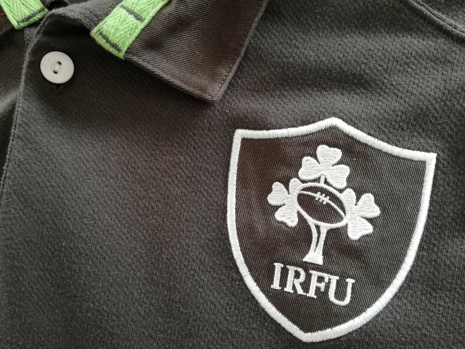 2017/18 Ireland Vapodri Away Rugby Shirt. (3XL)