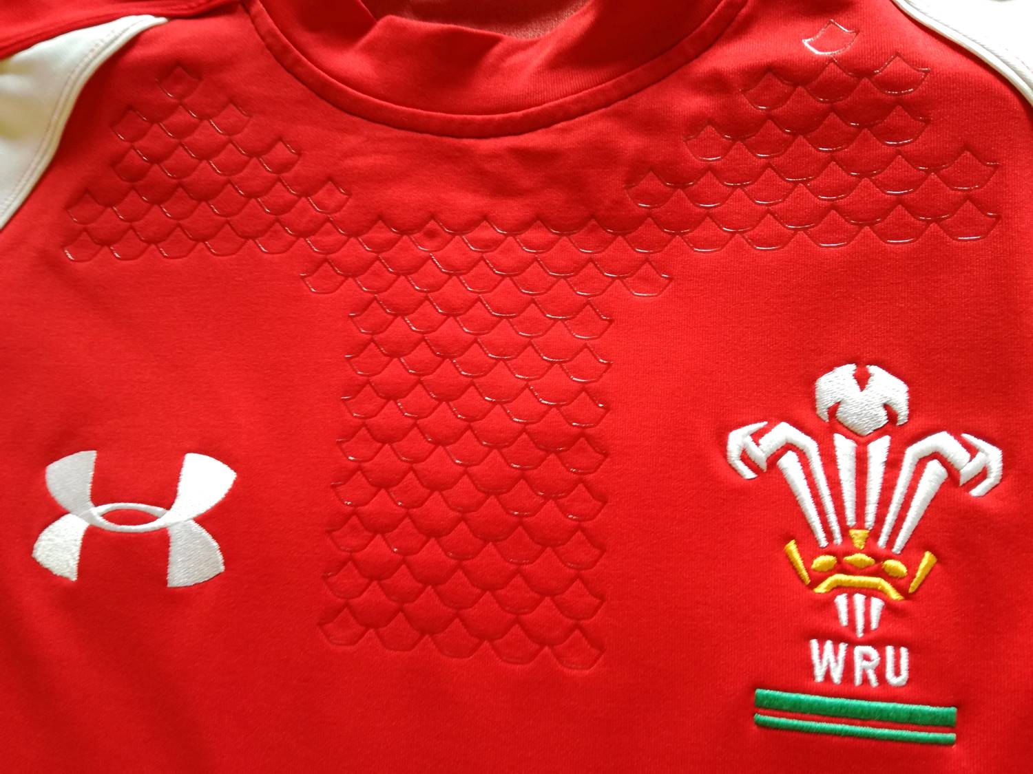 2010/11 Wales Home Player Issue Rugby Shirt (XL)