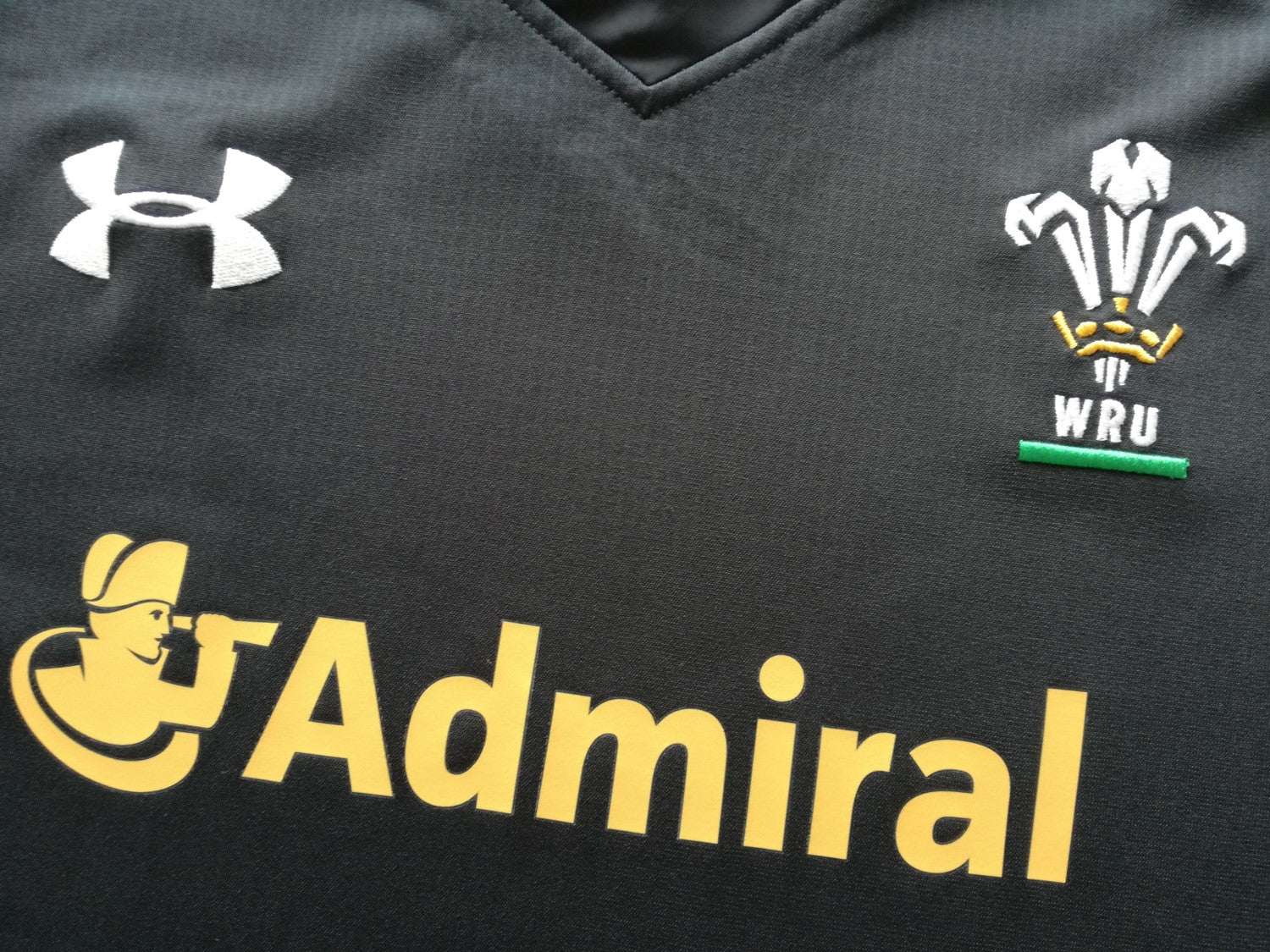 2015/16 Wales Away Rugby Shirt (S)